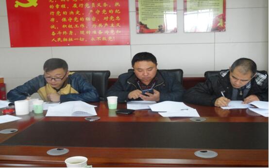 康正发为驾驶员办理入职手续、签署劳动条约。。。。